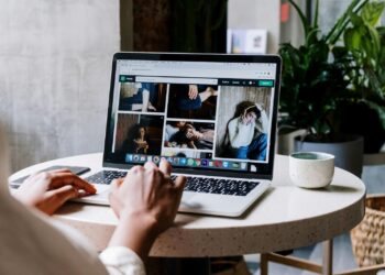 AI Reverse Image Search