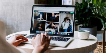 AI Reverse Image Search